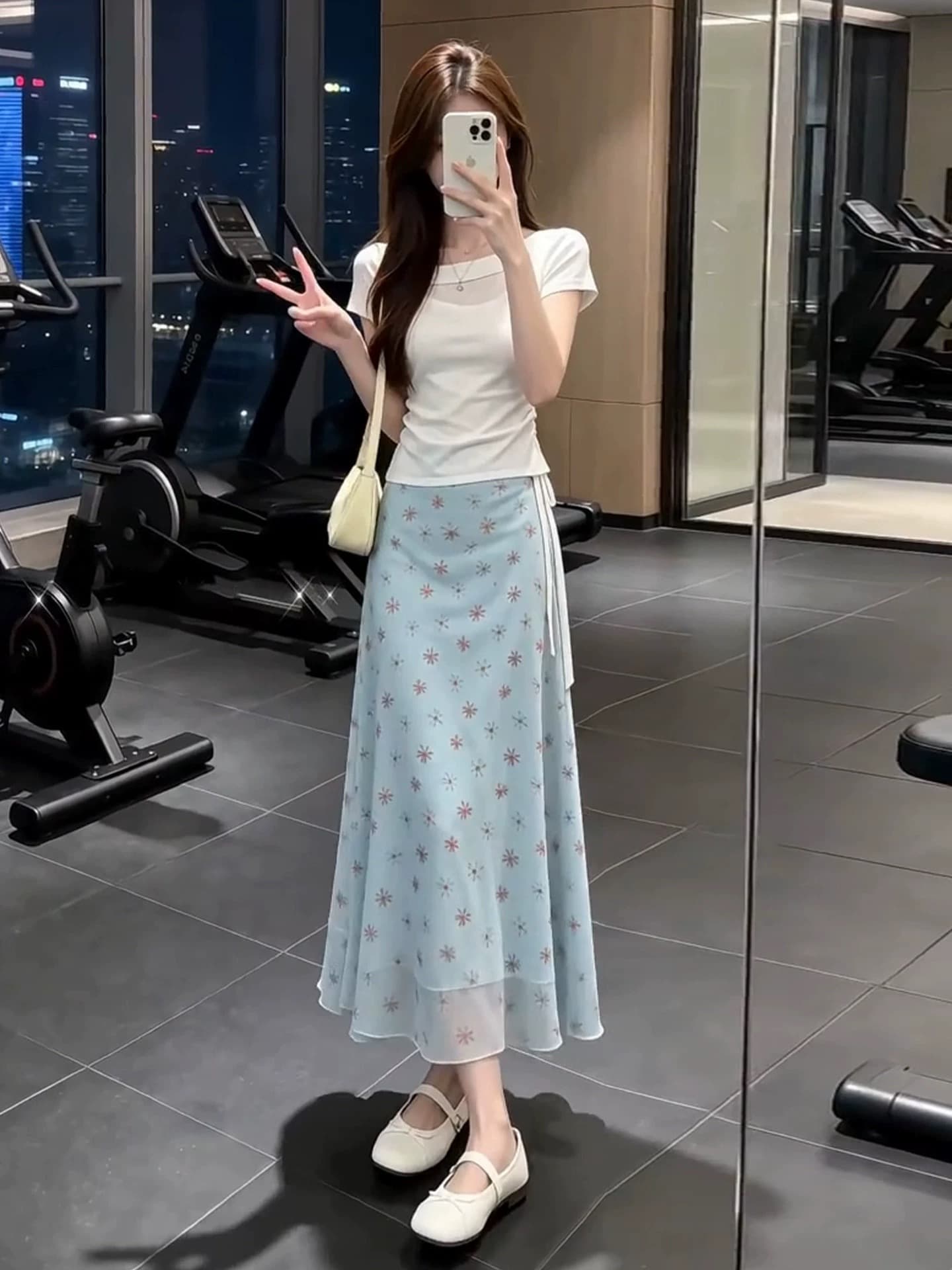 순수한 욕망 바람 비스듬한 어깨 불규칙 리본 반팔 티셔츠 여성 여름 작은 대중 디자인 센스 연령 감소 슬림해 보이는 쇼트 스타일 맨위 상세 이미지 4