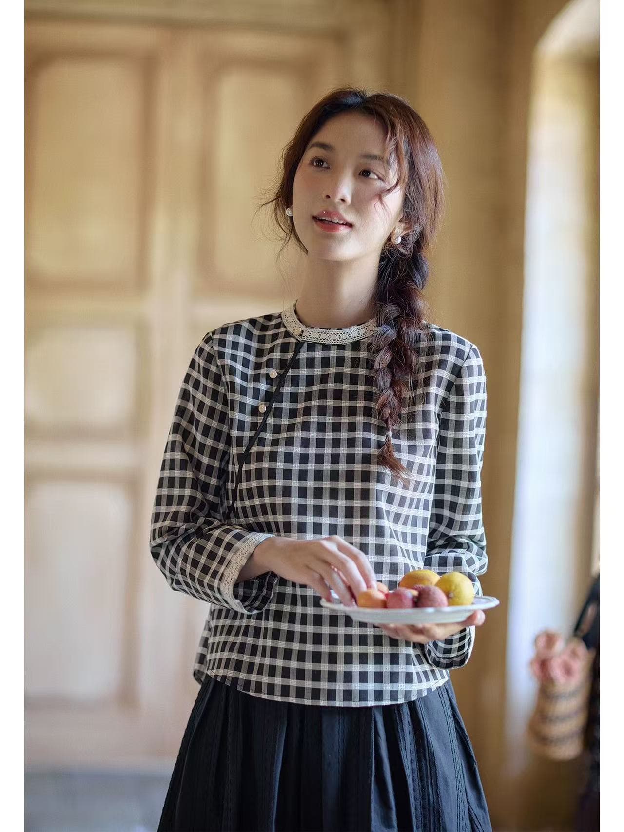 흑인과 백인 체크무늬 주간 실크 레이스 셔츠 여성 긴 소매 루즈핏 캐주얼 2026 년 가을 새로운 여성 의류 품격 맨위