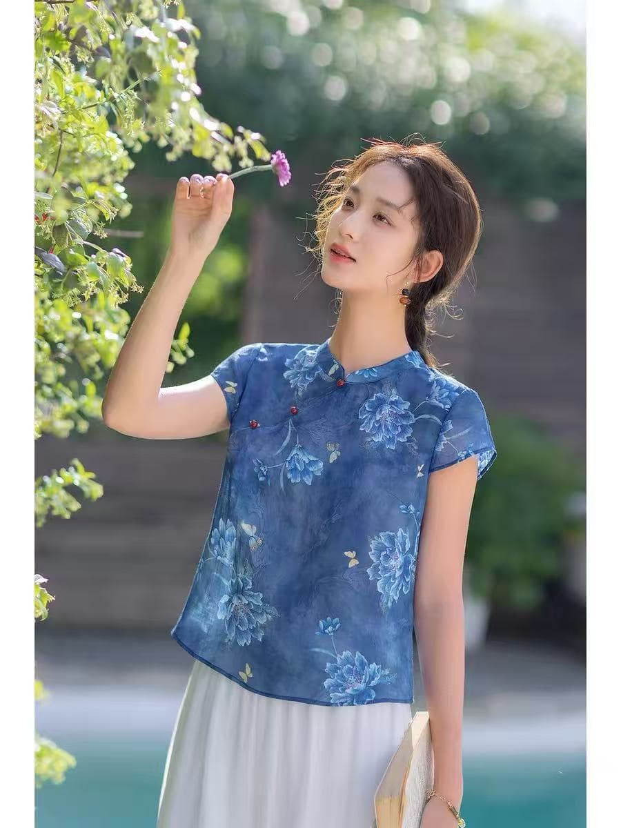 새로운 중식 파란색 라미 셔츠 여성용 짧은 소매 디자인 센스 몸매 가꾸기 2026 년 여름 새로운 품격 맨위