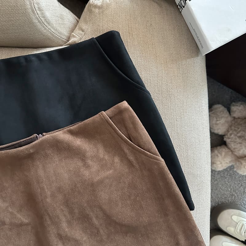실사 가을 겨울 새로운 한국 스타일 레트로 두꺼운 노출 방지 로우 웨이스트 스웨이드 원단 타이트 스커트 미니 스커트 반신 스커트 여성 트렌디 상세 이미지 3