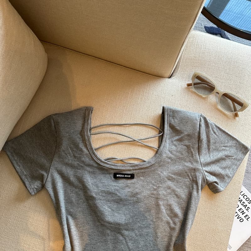 실사 2026 새로운 핫걸 바람 백리스 십자가 스트랩 반팔 티셔츠 여성 여름 몸매 가꾸기 슬림해 보이는 어깨 패드 맨위 상세 이미지 20