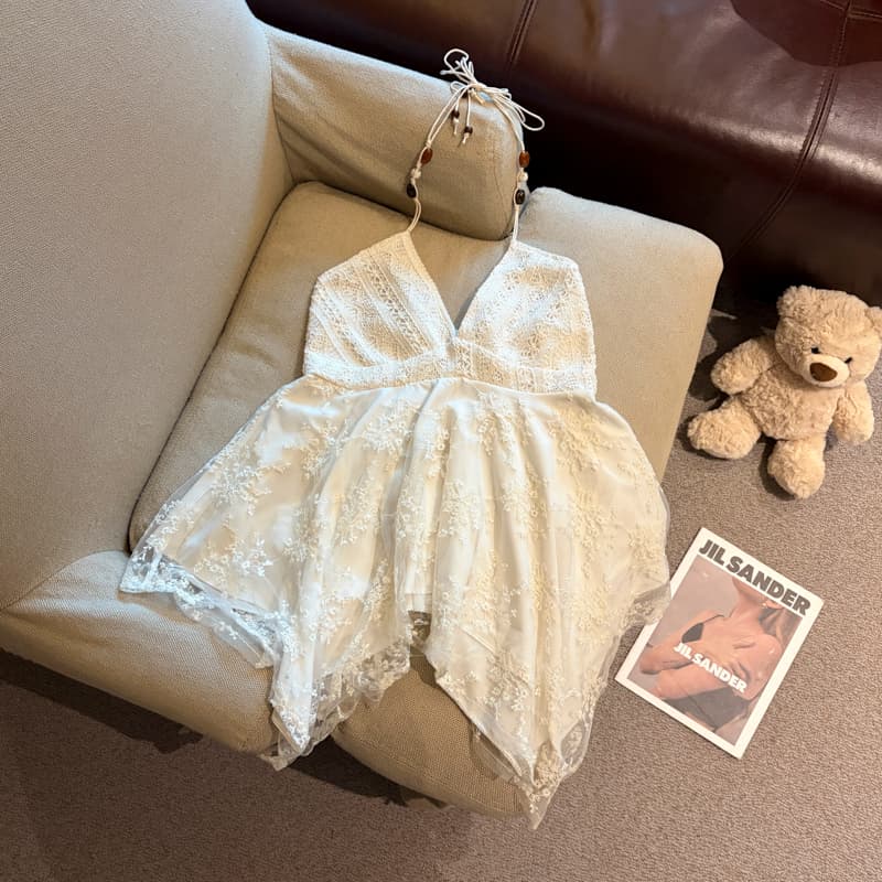 실사 핫걸 자수 행침 목 캐미솔 여름 외출용 불규칙 프릴 루즈핏 민소매 맨위 여성 상세 이미지 9