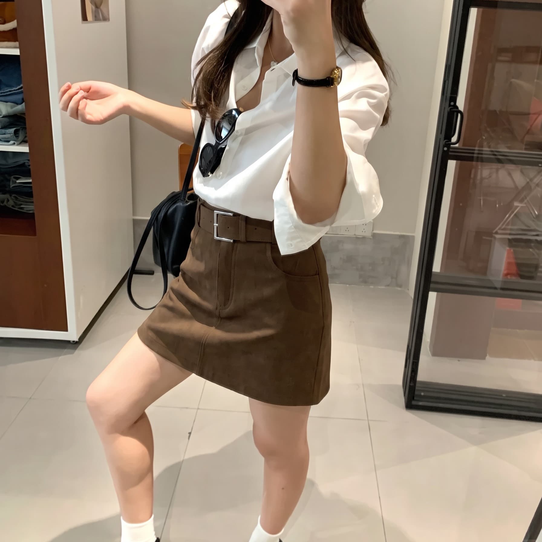 실사 레트로 다용도 스웨이드 원단 미니 스커트 여성 가을 새로운 하이웨이스트 슬림해 보이는 노출 방지 A라인 스커트 벨트 포함 이미지 5
