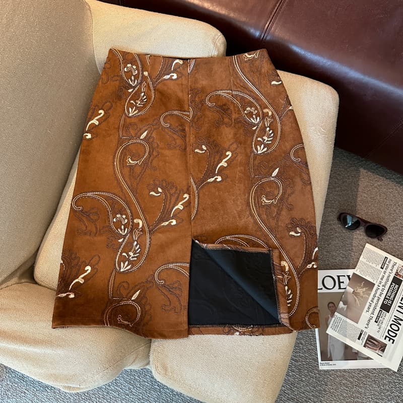 실사 2026 가을 겨울 새로운 레트로 스웨이드 원단 캐슈 꽃 자수 중간 길이 스트레이트 반신 스커트 여성 이미지 4