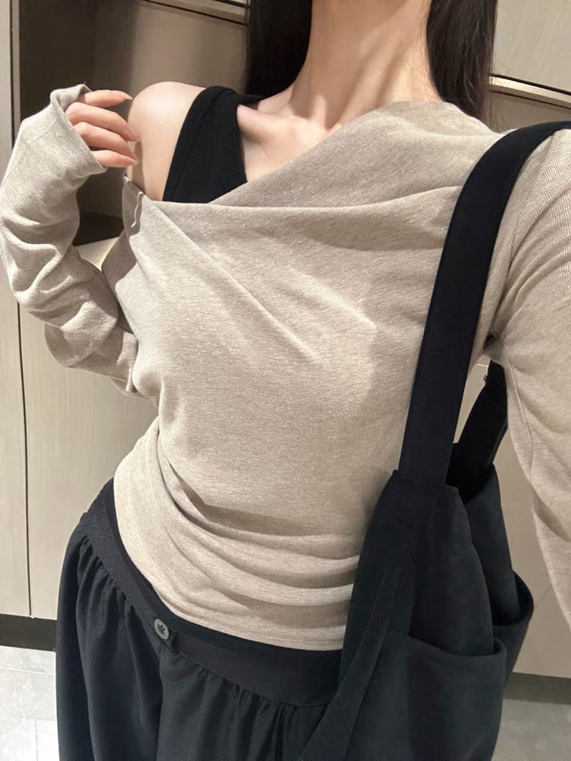 실사 2026 가을 불규칙 비스듬한 어깨 흔들다 칼라 긴팔 티셔츠 여성 몸매 가꾸기 오프숄더 페이크 레이어드 면 소재 맨위 상세 이미지 1