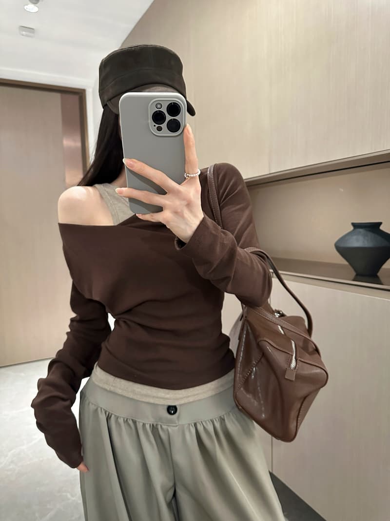실사 2026 가을 불규칙 비스듬한 어깨 흔들다 칼라 긴팔 티셔츠 여성 몸매 가꾸기 오프숄더 페이크 레이어드 면 소재 맨위 상세 이미지 5