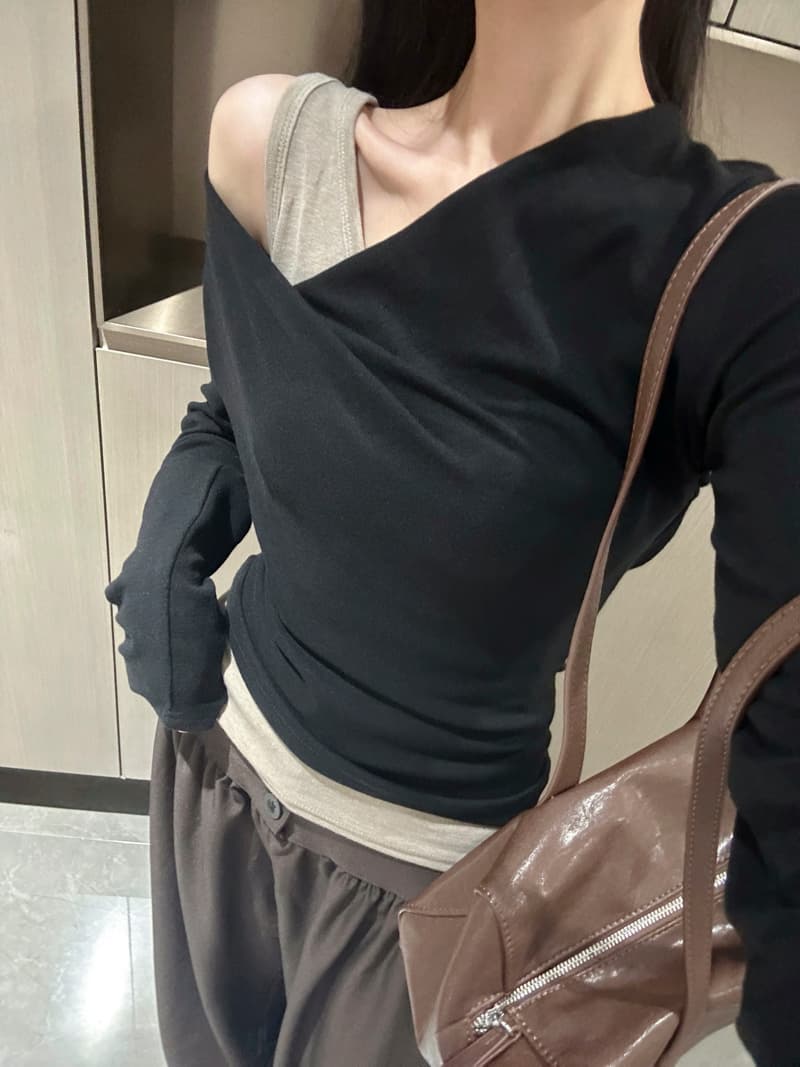실사 2026 가을 불규칙 비스듬한 어깨 흔들다 칼라 긴팔 티셔츠 여성 몸매 가꾸기 오프숄더 페이크 레이어드 면 소재 맨위 상세 이미지 8
