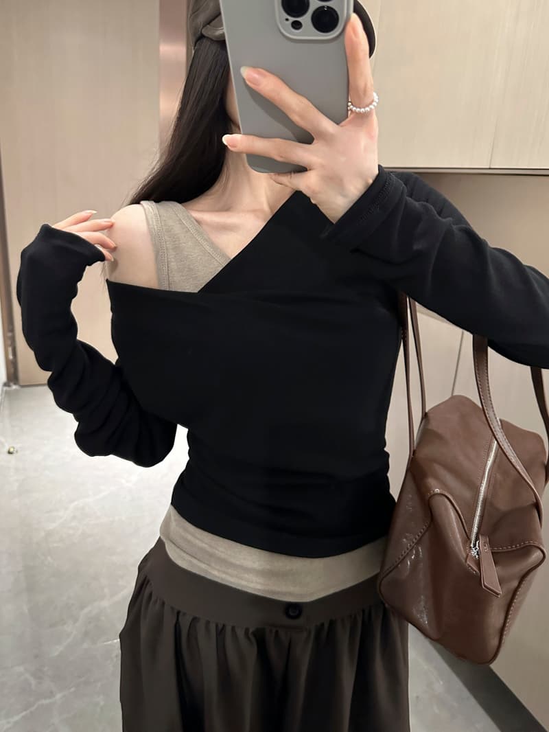 실사 2026 가을 불규칙 비스듬한 어깨 흔들다 칼라 긴팔 티셔츠 여성 몸매 가꾸기 오프숄더 페이크 레이어드 면 소재 맨위 상세 이미지 9
