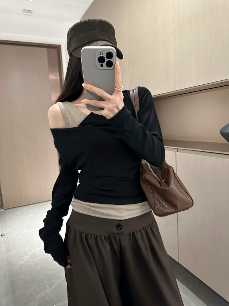 실사 2026 가을 불규칙 비스듬한 어깨 흔들다 칼라 긴팔 티셔츠 여성 몸매 가꾸기 오프숄더 페이크 레이어드 면 소재 맨위 상세 이미지 11