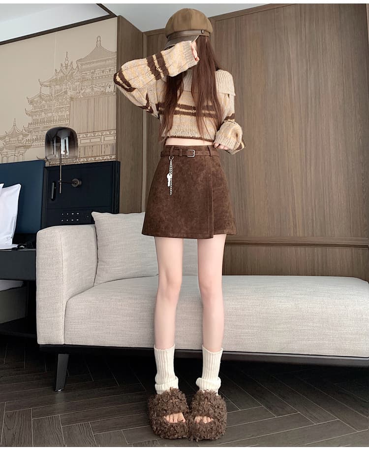 실사 2026 가을 아메리칸 달콤한 차가운 핫걸 열쇠 장식 버클 불규칙 스웨이드 원단 한 마디 반신 미니 스커트 벨트 포함 상세 이미지 14