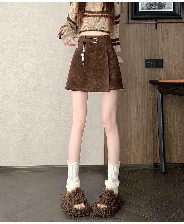 실사 2026 가을 아메리칸 달콤한 차가운 핫걸 열쇠 장식 버클 불규칙 스웨이드 원단 한 마디 반신 미니 스커트 벨트 포함 상세 이미지 17