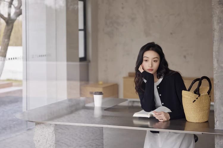프랑스식 민소매 화이트 여성 드레스 여름 패치워크 허리 수축 검정색 라이센스 조끼 스커트 꽃밭 롱 스커트 상세 이미지 12