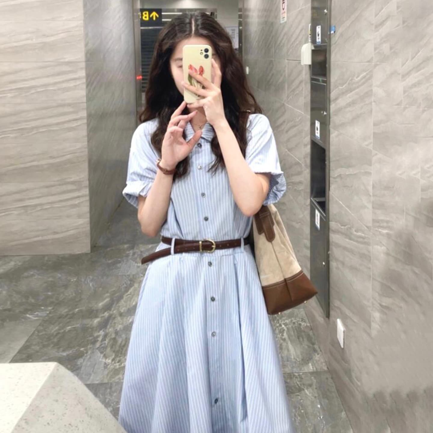 학원 스타일 스트라이프 셔츠 여성 드레스 2026 여름 새로운 파란색 POLO 칼라 허리 수축 출퇴근 면접 롱 스커트 이미지 2