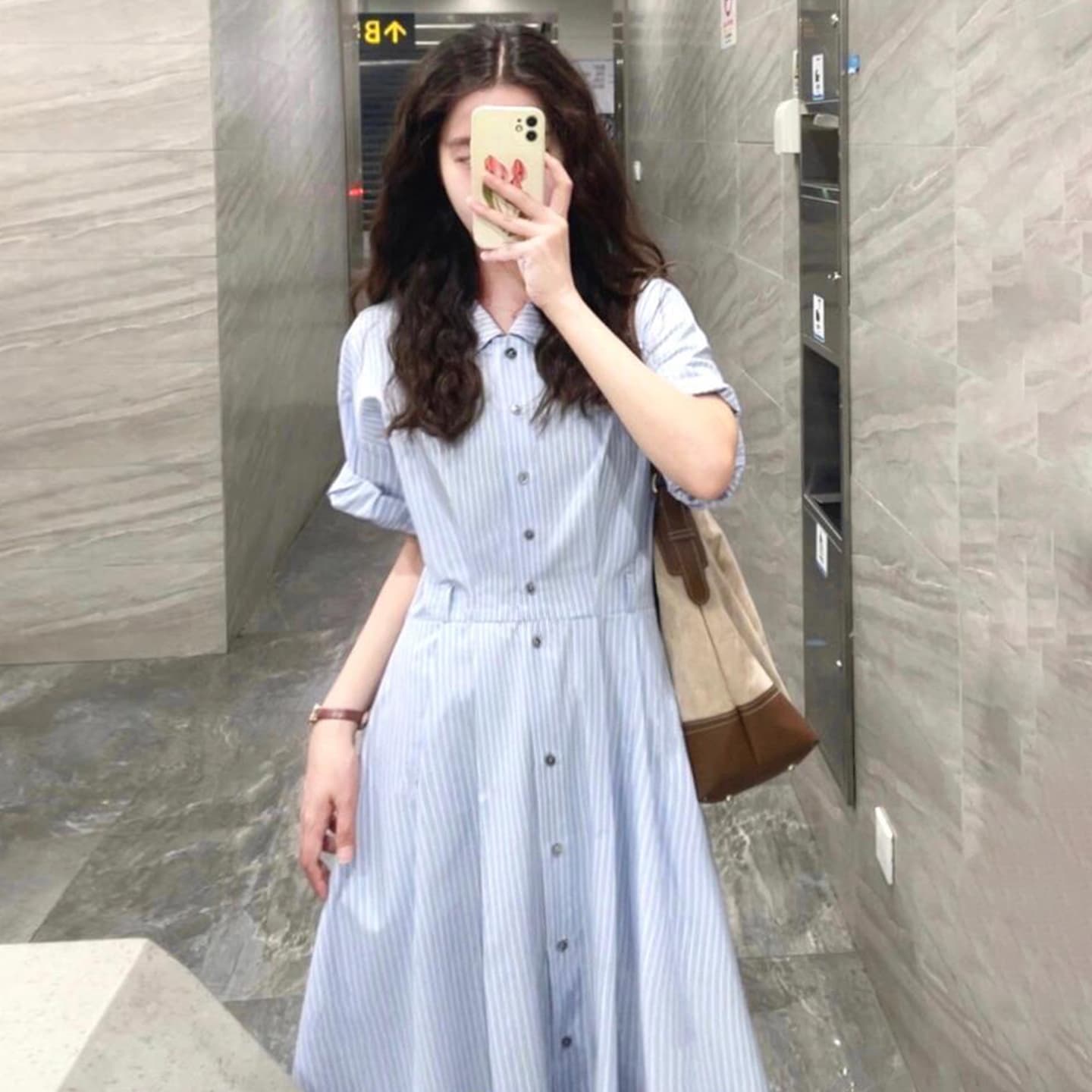 학원 스타일 스트라이프 셔츠 여성 드레스 2026 여름 새로운 파란색 POLO 칼라 허리 수축 출퇴근 면접 롱 스커트