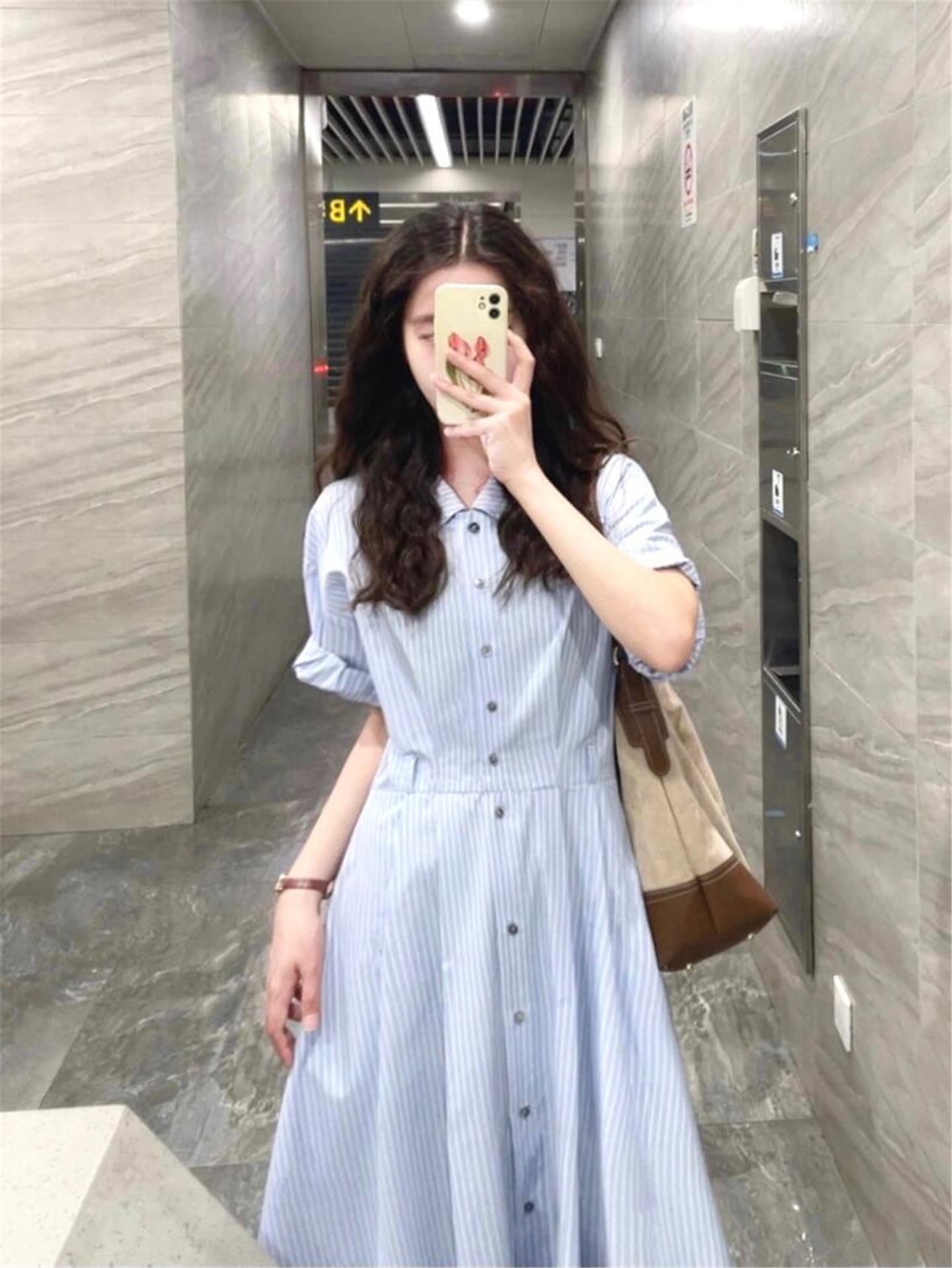 학원 스타일 스트라이프 셔츠 여성 드레스 2026 여름 새로운 파란색 POLO 칼라 허리 수축 출퇴근 면접 롱 스커트 상세 이미지 1