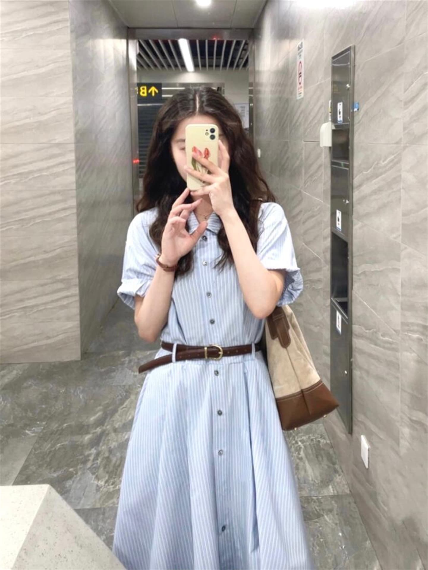 학원 스타일 스트라이프 셔츠 여성 드레스 2026 여름 새로운 파란색 POLO 칼라 허리 수축 출퇴근 면접 롱 스커트 상세 이미지 2