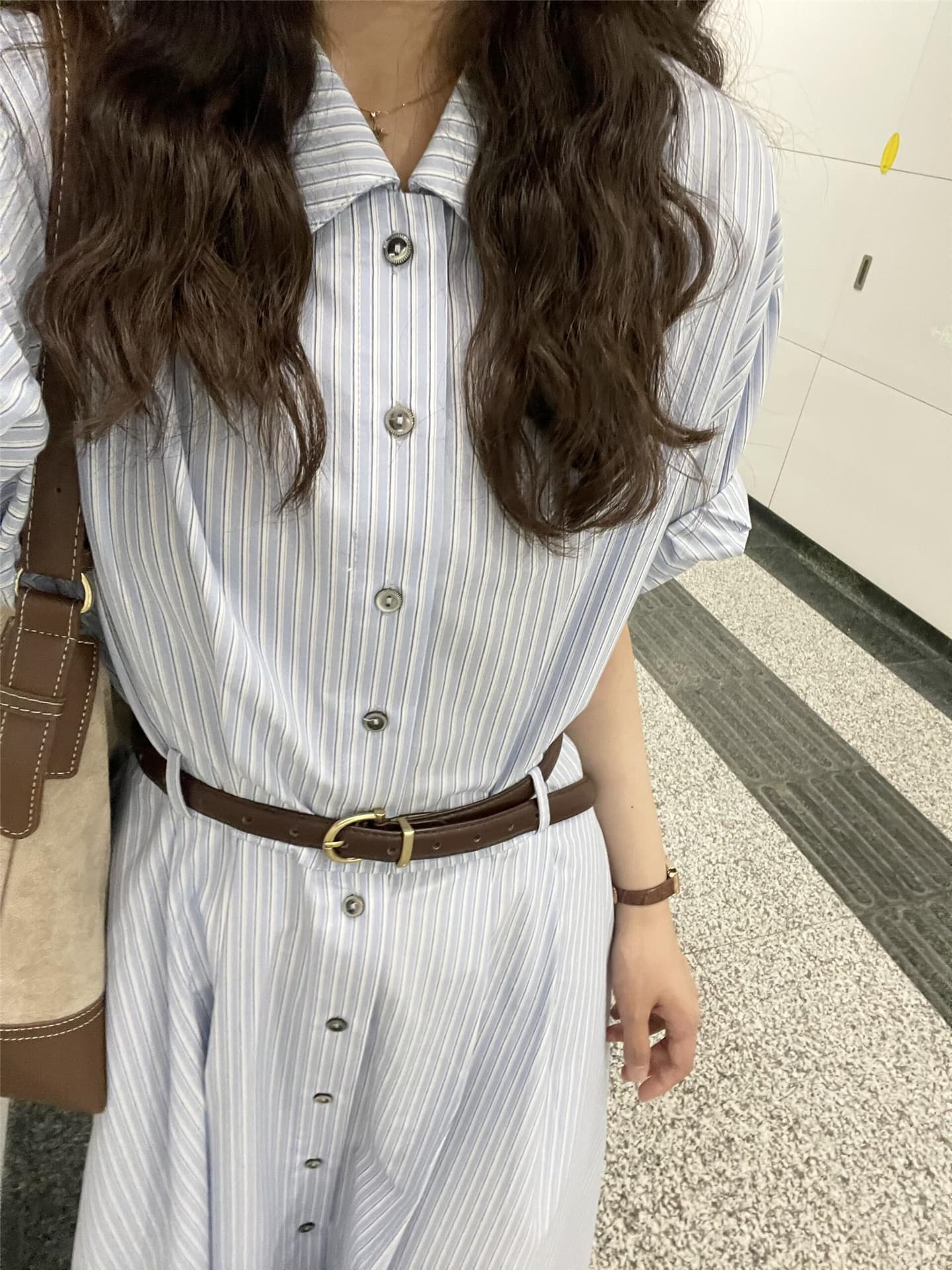 학원 스타일 스트라이프 셔츠 여성 드레스 2026 여름 새로운 파란색 POLO 칼라 허리 수축 출퇴근 면접 롱 스커트 상세 이미지 5