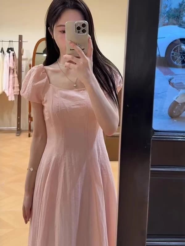 2026 프랑스식 연령 감소 부서 핑크색 여성 드레스 여름 분기 별 칼라 거품 소매 허리 수축 슬림해 보이는 일상 중간 길이 치마