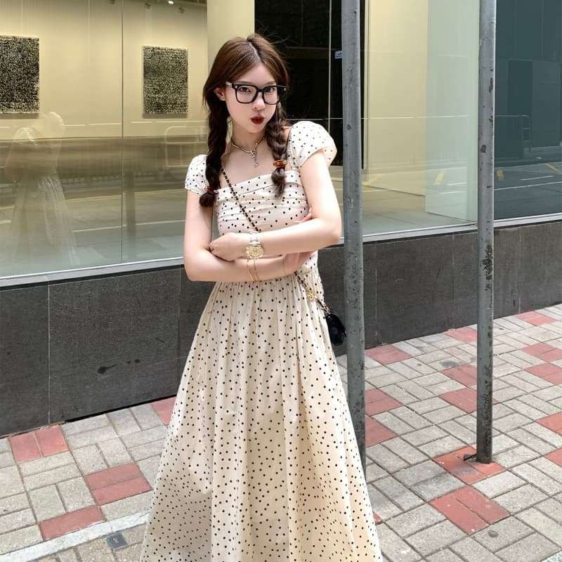 프랑스식 작은 날다 소매 도트 무늬 드레스 여름 여성 품격 슬림해 보이는 롱 스커트 작은 대중 디자인 센스 광장 칼라 상세 이미지 1
