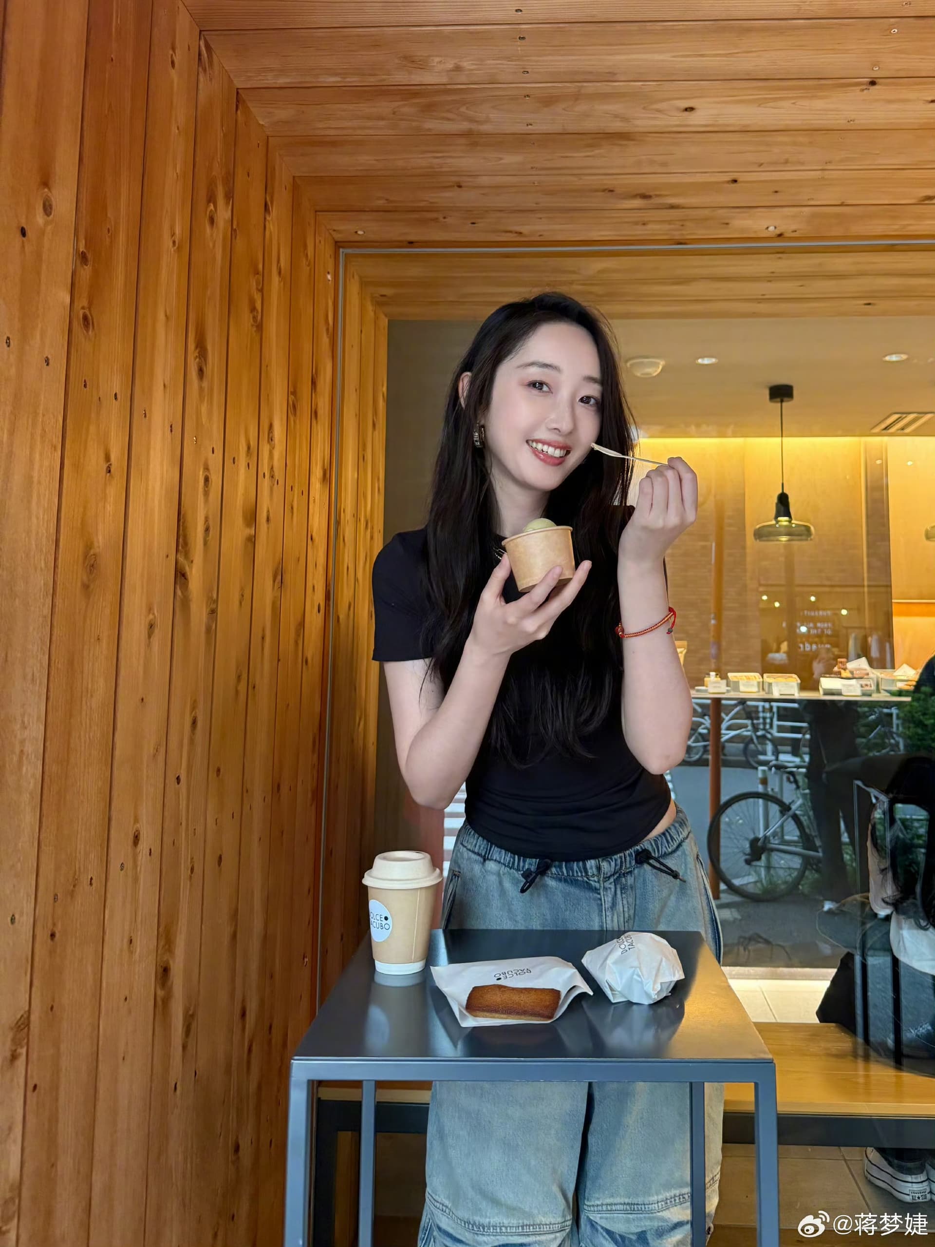 기초 필수 미니멀리즘 몸매 가꾸기 검정색 긍정적 인 어깨 반팔 티셔츠 맨위 여성 장 꿈 지에 자오 이슬 생각하기 스타 같은 단락 상세 이미지 2