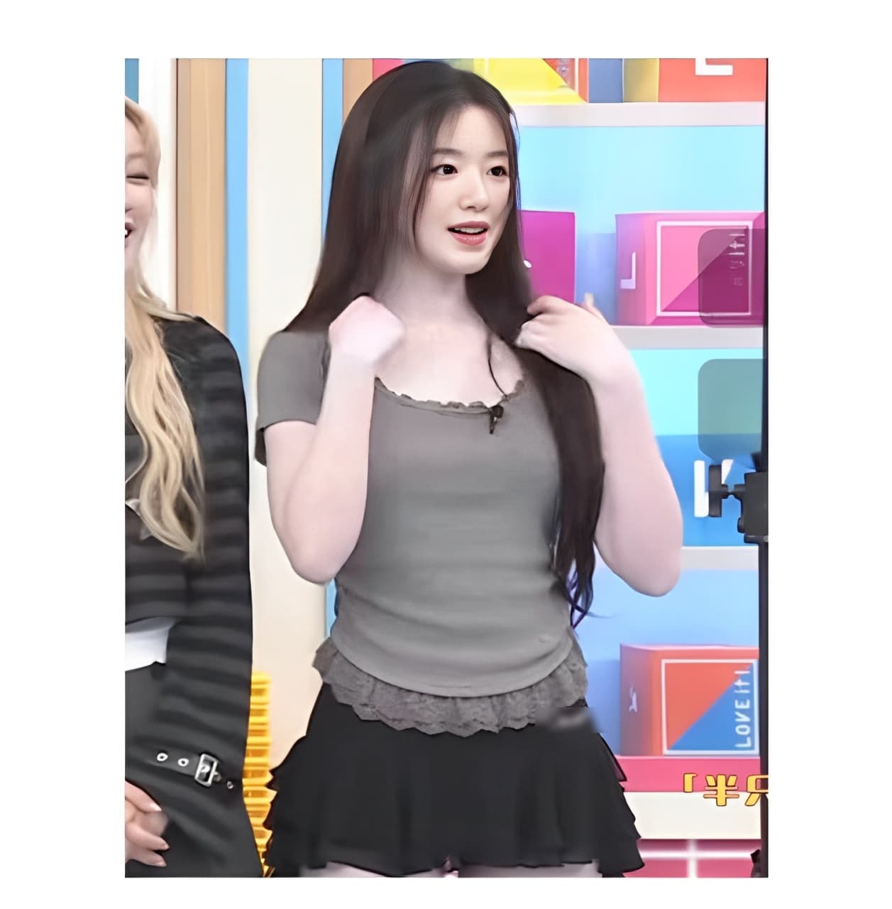 리프 슈 후아 스타 같은 단락 한국 스타일 구매 회색 레이스 조각 레이스 몸매 가꾸기 펌프 Pleat 반팔 티셔츠 맨위 여성 이미지 3