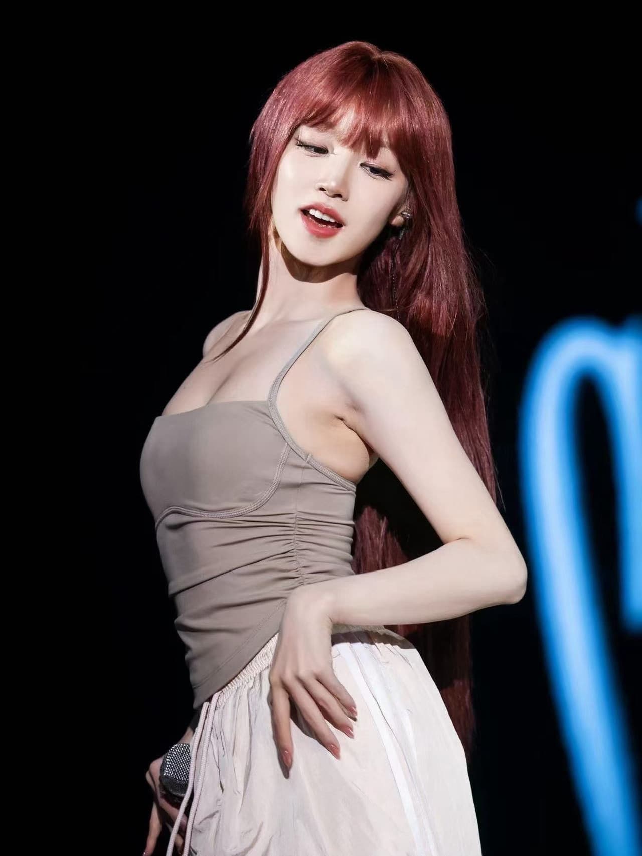 유럽 아메리칸 스타일 순수한 욕망 핫걸 몸매 가꾸기 슬림해 보이는 튜브탑 캐미솔 송 비 제나라 스타 같은 단락 이미지 2