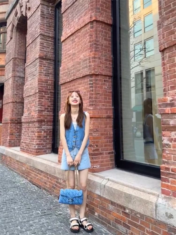 2026 가을 새로운 워싱 블루 캐주얼 외부 가져 가라. 데님 베스트 재킷 여성 짧은 Chic 조끼 어깨 재킷 상세 이미지 12