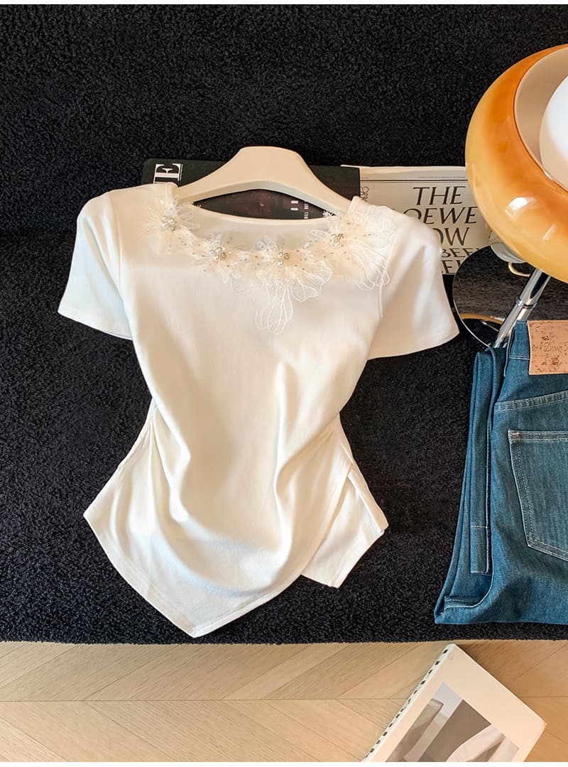 2026 여름 새로운 한 부서 달콤한 스타일 3 차원 꽃 레이스 조각 비스듬한 칼라 반팔 쇼트 스타일 티셔츠 맨위 여성 상세 이미지 12