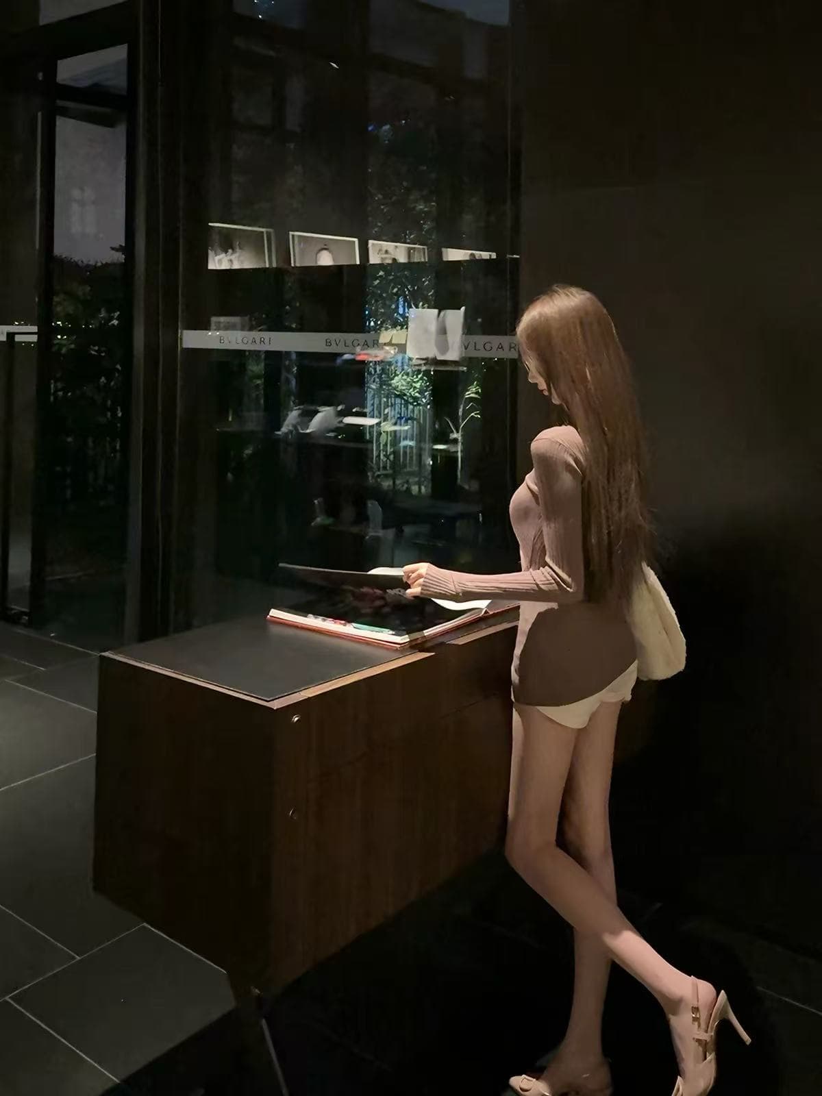 titi 작은 자매 반도 황혼 니트 스웨터 여성 봄 V넥 부드럽다 홀로우 아웃 몸매 가꾸기 브라운 롱 코트 오픈 가디건 이미지 3