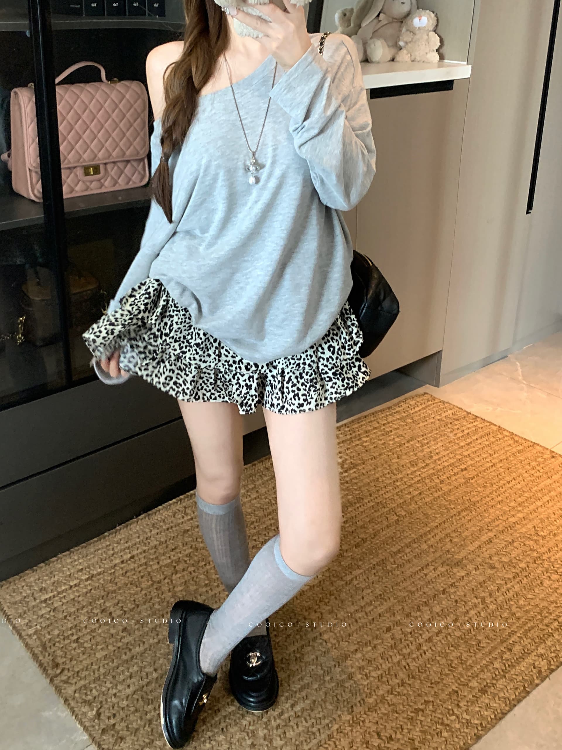 실사 이른 가을 새로운 긴팔 루즈핏 백리스 티셔츠 레오파드 무늬 반신 미니 스커트 패션 투피스 세트 세트 상세 이미지 5