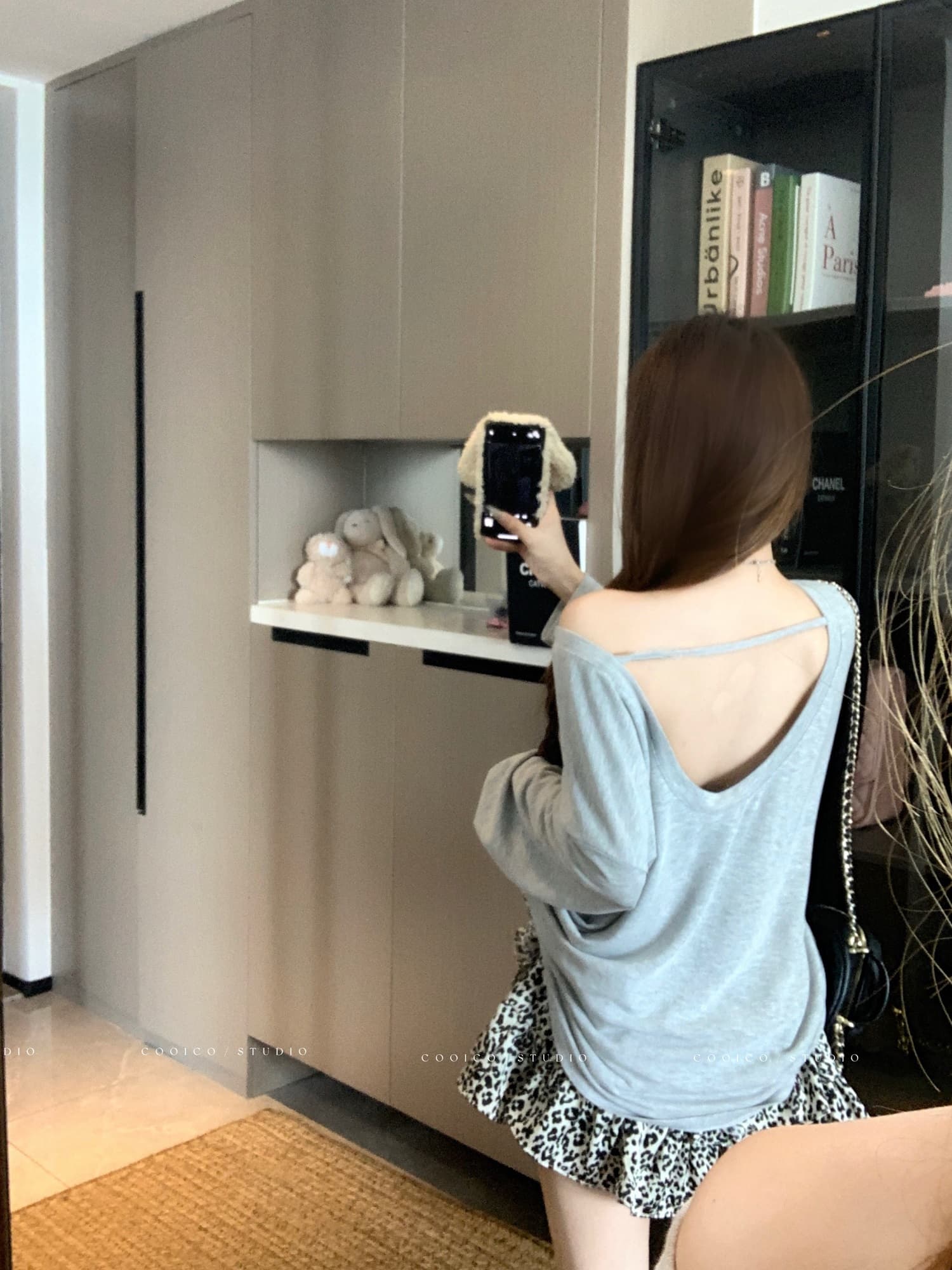 실사 이른 가을 새로운 긴팔 루즈핏 백리스 티셔츠 레오파드 무늬 반신 미니 스커트 패션 투피스 세트 세트 상세 이미지 17