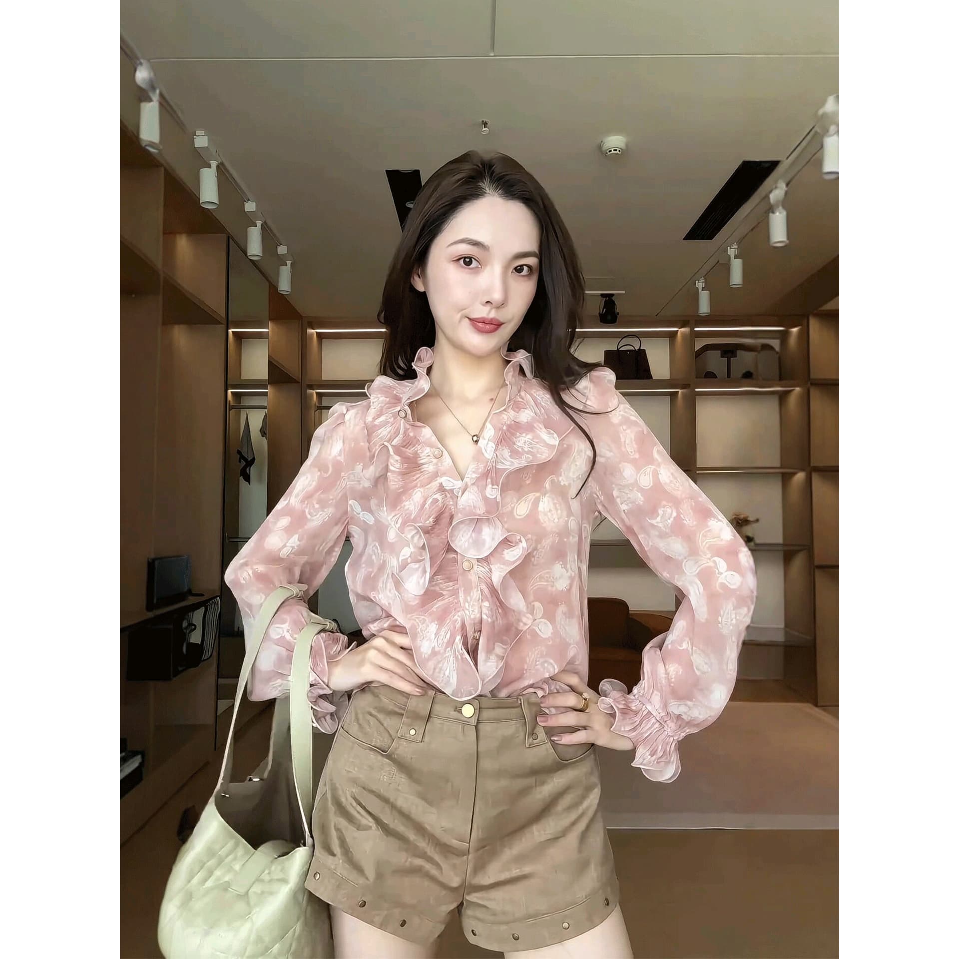 홍콩 느낌 캐주얼 슬림해 보이는 프릴 프린트 셔츠 유럽 상품 2026 여름 새로운 품격 Chic 긴팔 맨위 트렌디 이미지 6