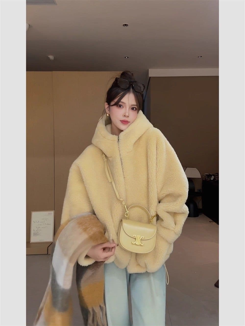 가을 겨울 소녀 두꺼운 쇼트 스타일 후드 스웨이드 원단 양털 모조 가죽 털 하나 환경 보호 모피 재킷 상세 이미지 3