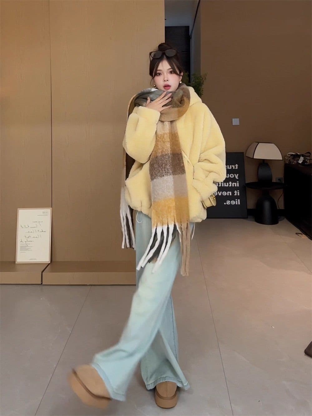 가을 겨울 소녀 두꺼운 쇼트 스타일 후드 스웨이드 원단 양털 모조 가죽 털 하나 환경 보호 모피 재킷 상세 이미지 4