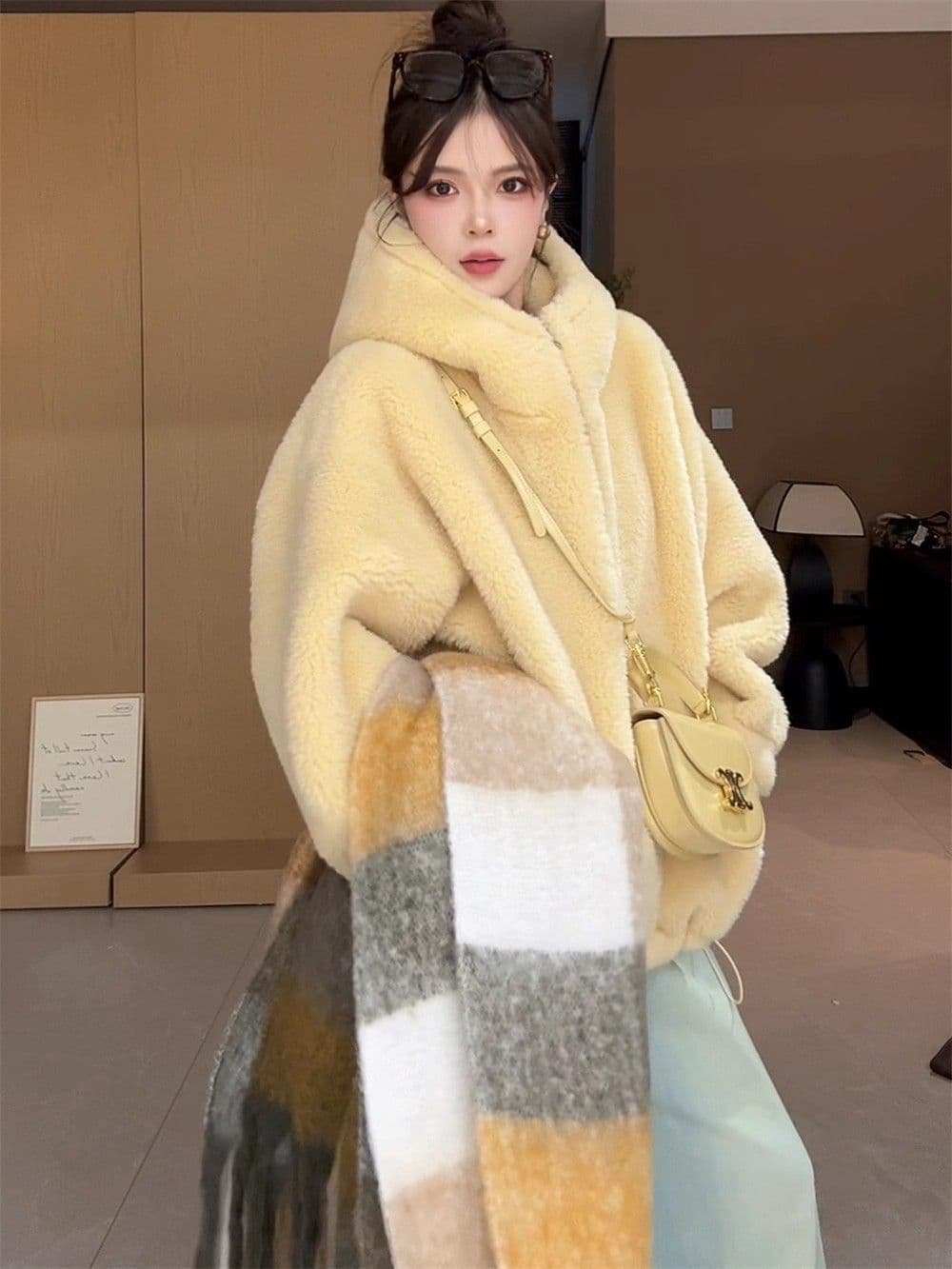 가을 겨울 소녀 두꺼운 쇼트 스타일 후드 스웨이드 원단 양털 모조 가죽 털 하나 환경 보호 모피 재킷 상세 이미지 5