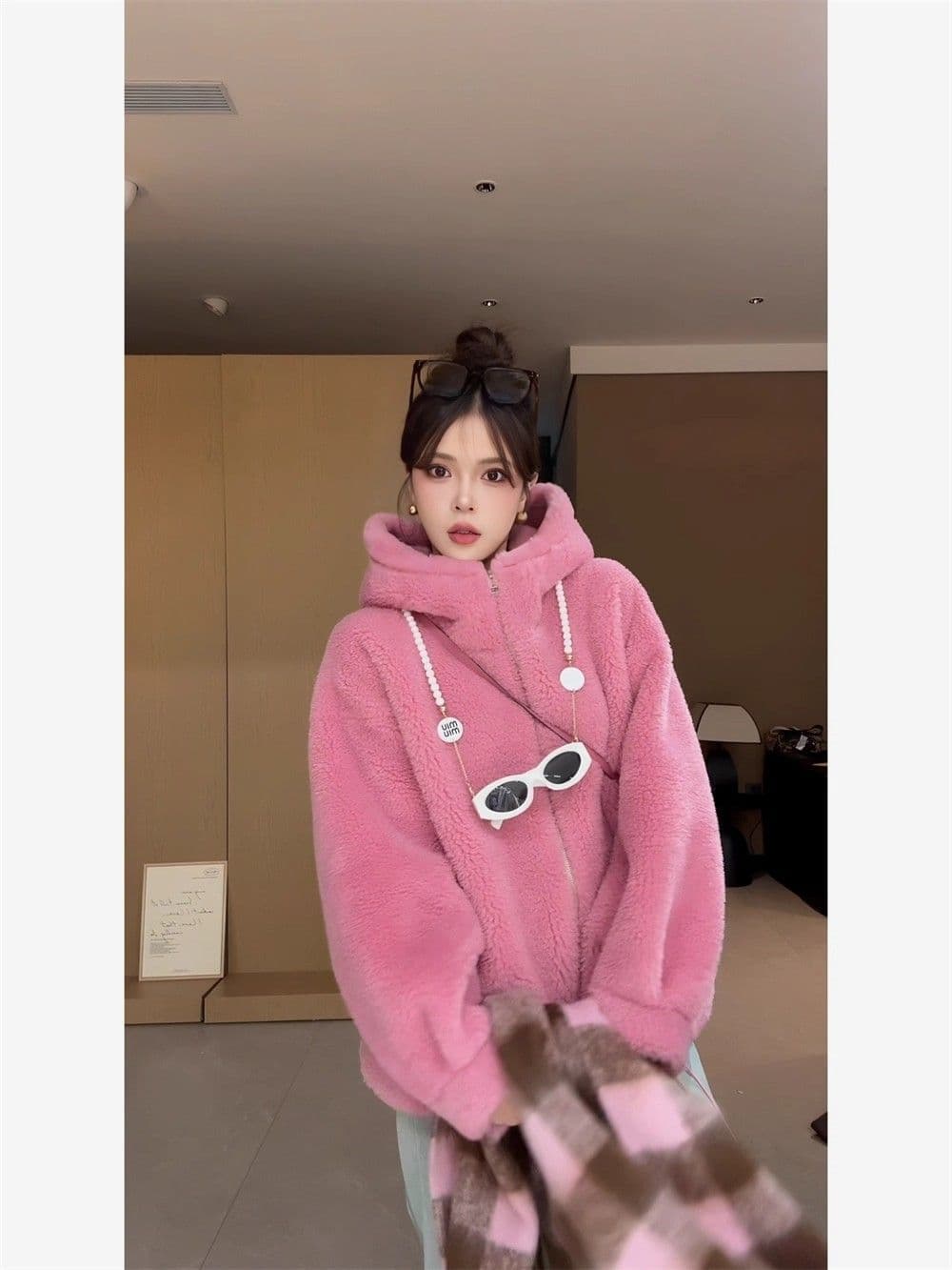 가을 겨울 소녀 두꺼운 쇼트 스타일 후드 스웨이드 원단 양털 모조 가죽 털 하나 환경 보호 모피 재킷 상세 이미지 18
