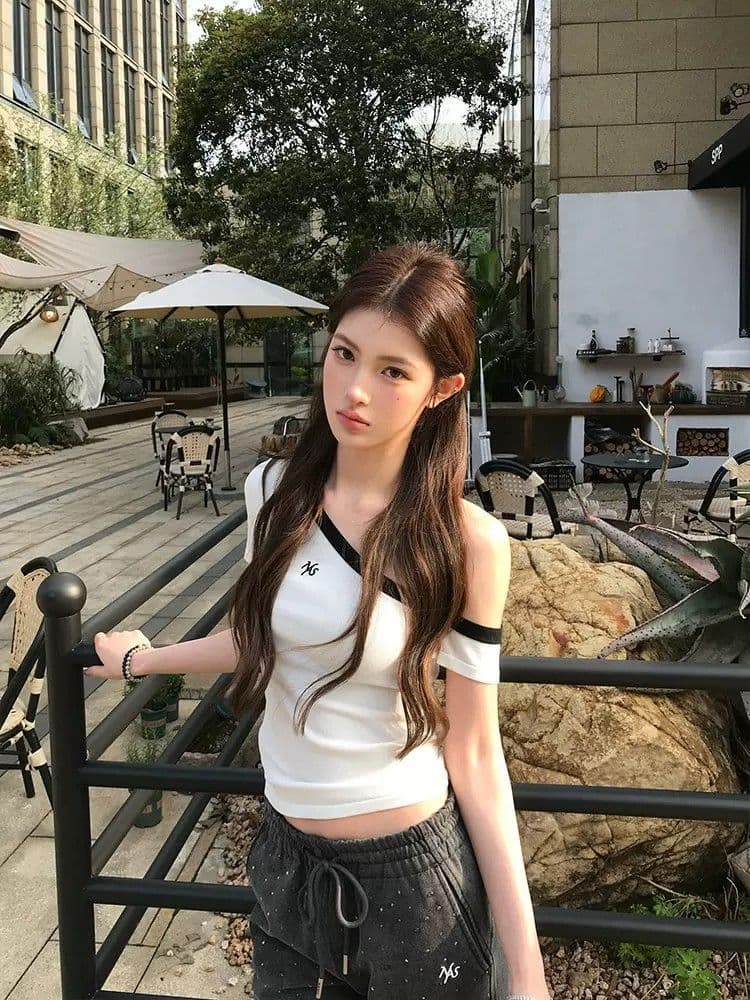 40 순면 한 부서 순수한 욕망 핫걸 바람이 아닙니다. 대칭 오프숄더 반팔 티셔츠 여성 여름 몸매 가꾸기 슬림해 보이는 디자인 센스