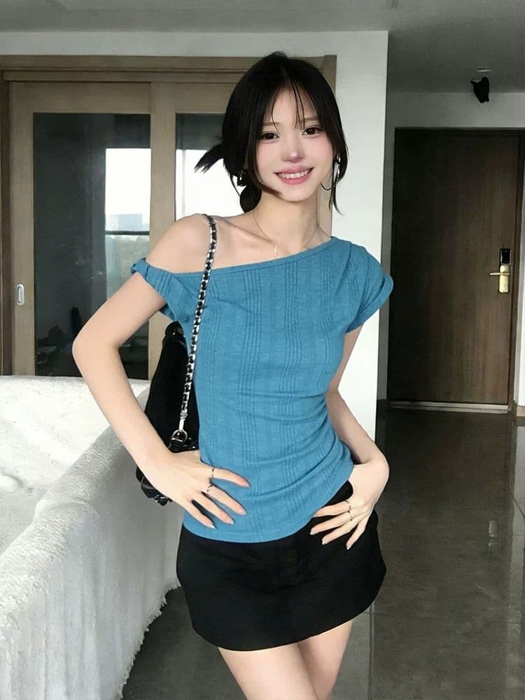 원본 원단 것 레이크 블루 색상 비스듬한 어깨 반팔 티셔츠 여성 2026 여름 한 부서 디자인 센스 루즈핏 오프숄더 상세 이미지 2