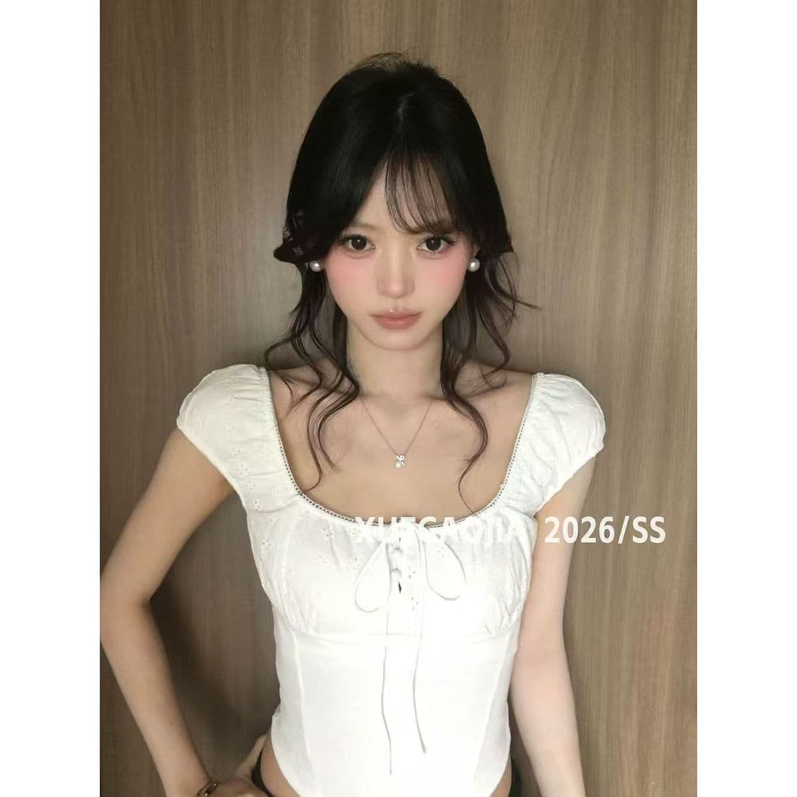 섹시함 핫걸 바람 나비 넥타이 반팔 티셔츠 여성 2026 여름 새로운 몸매 가꾸기 고급 센스 광장 칼라 맨위 이미지 2