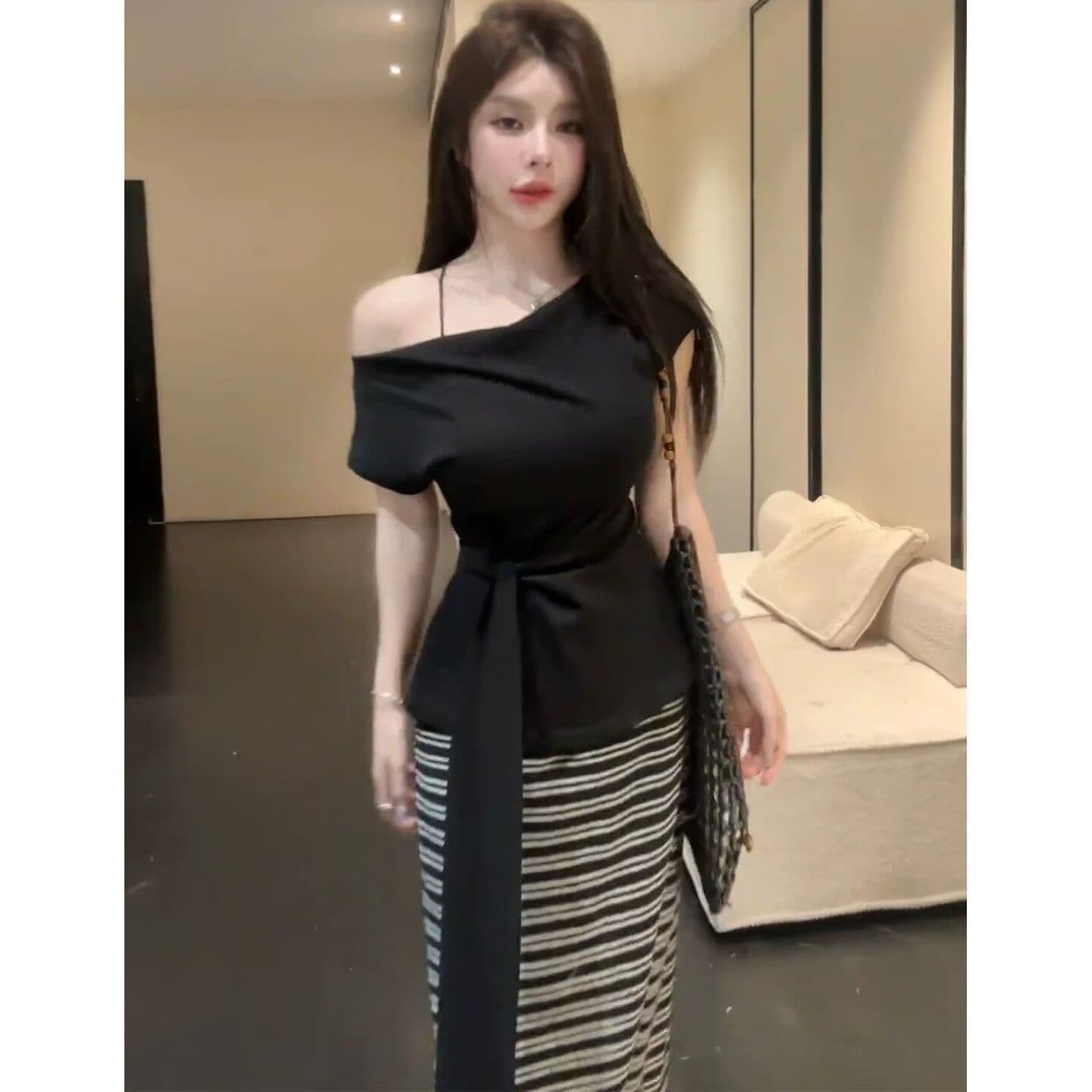 새로운 패션 느긋한 바람 보트넥 허리 수축 레이스업 맨위 허리밴드 스트라이프 반신 치마 세트 상세 이미지 3