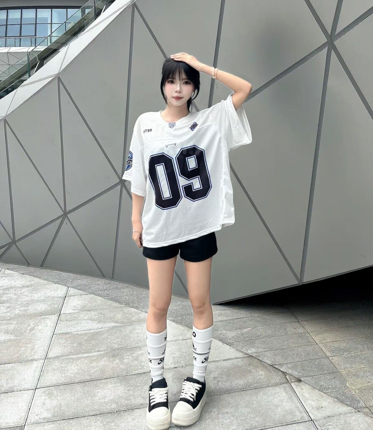 반팔 티셔츠 여성 이미지 3