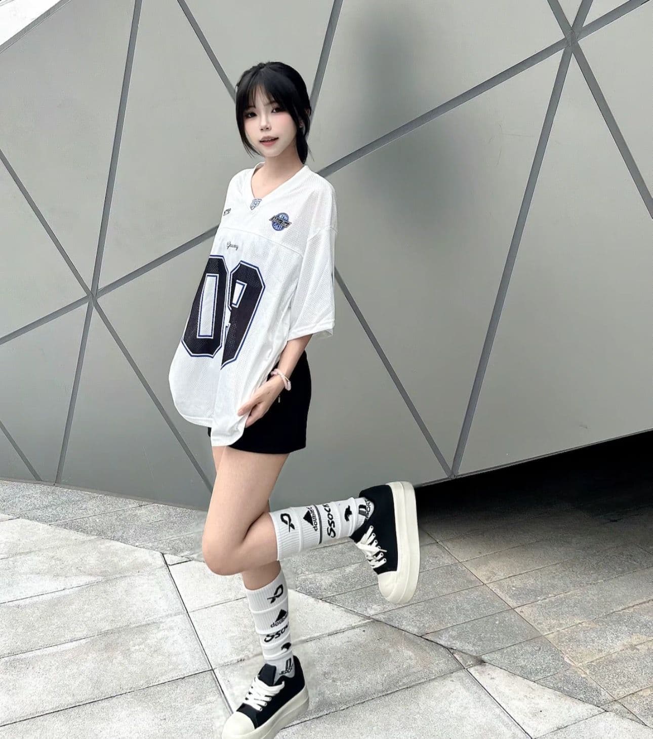 반팔 티셔츠 여성 이미지 4
