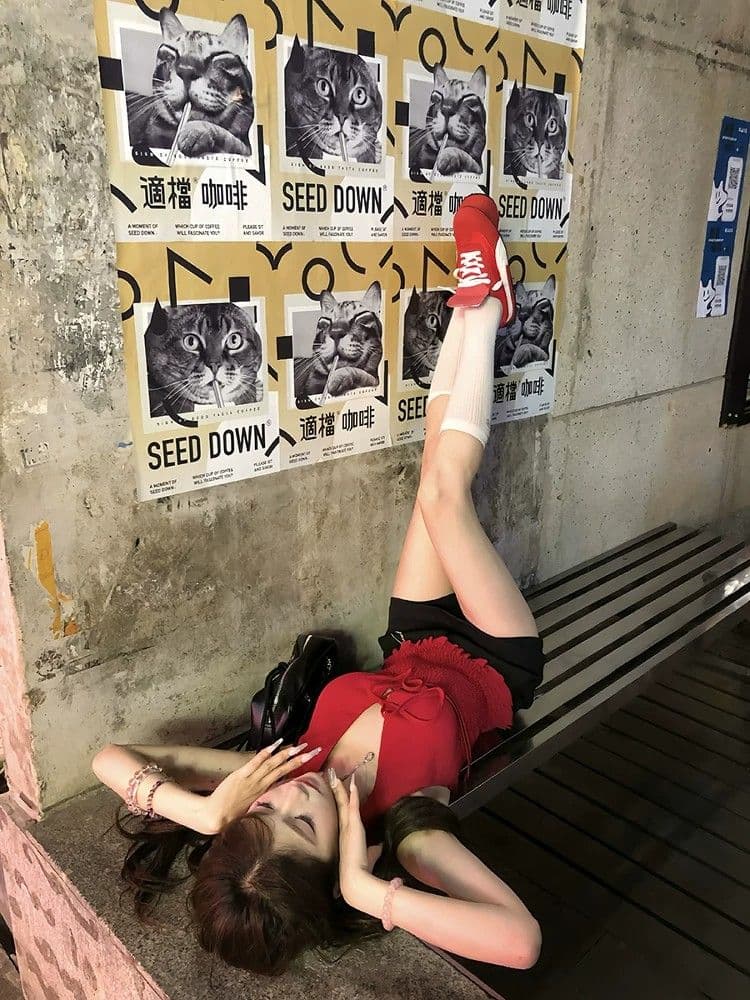 쉬폰 원단 캐미솔 여름 2026 새로운 아름다움 뒤로 핫걸 착용 가져 가라. 빨간색 민소매 행침 목 맨위 여성 이미지 4