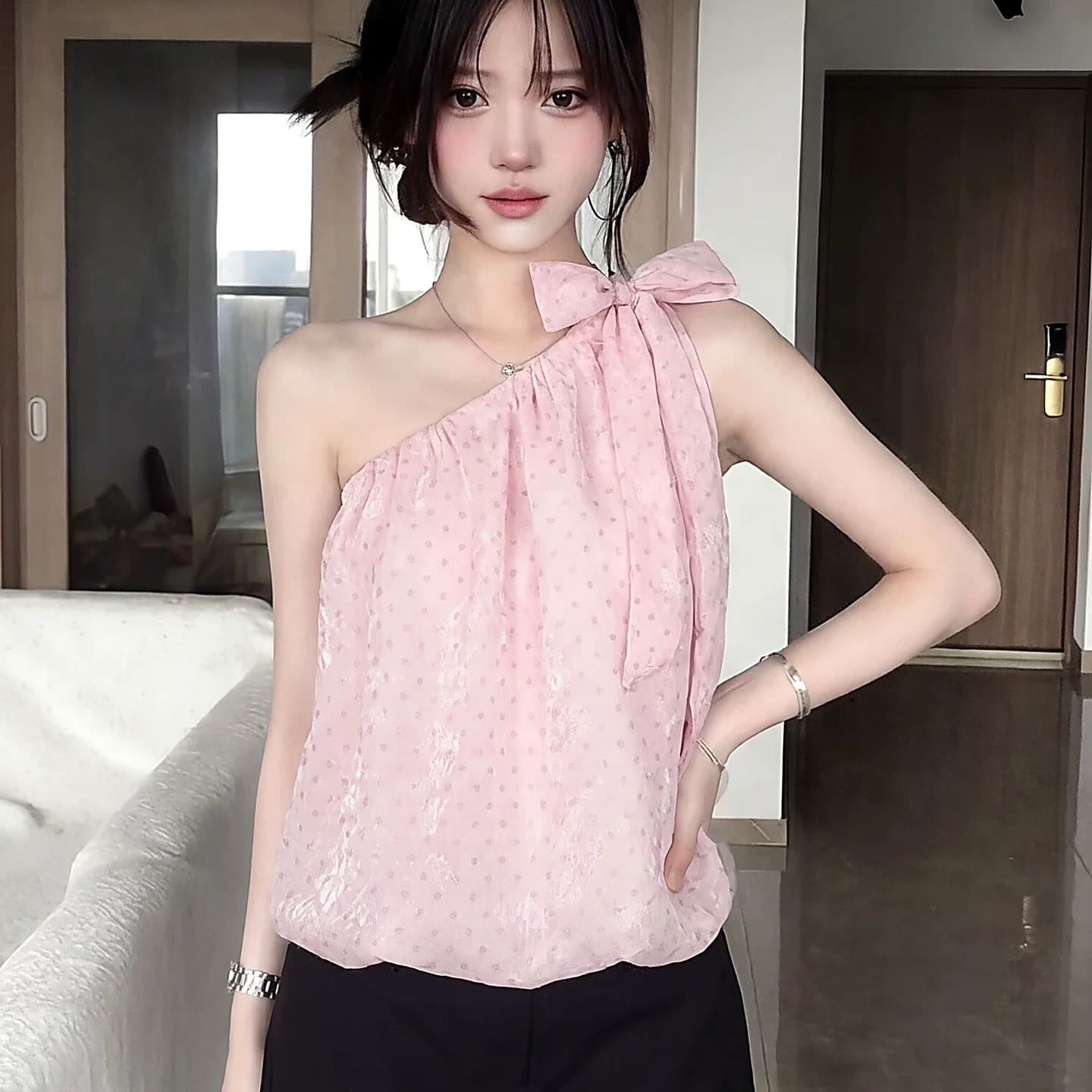 원본 자카드 핑크색 비스듬한 어깨 레이스업 캐미솔 여름 외출용 슬림해 보이는 오프숄더 민소매 꽃밭 맨위 이미지 5