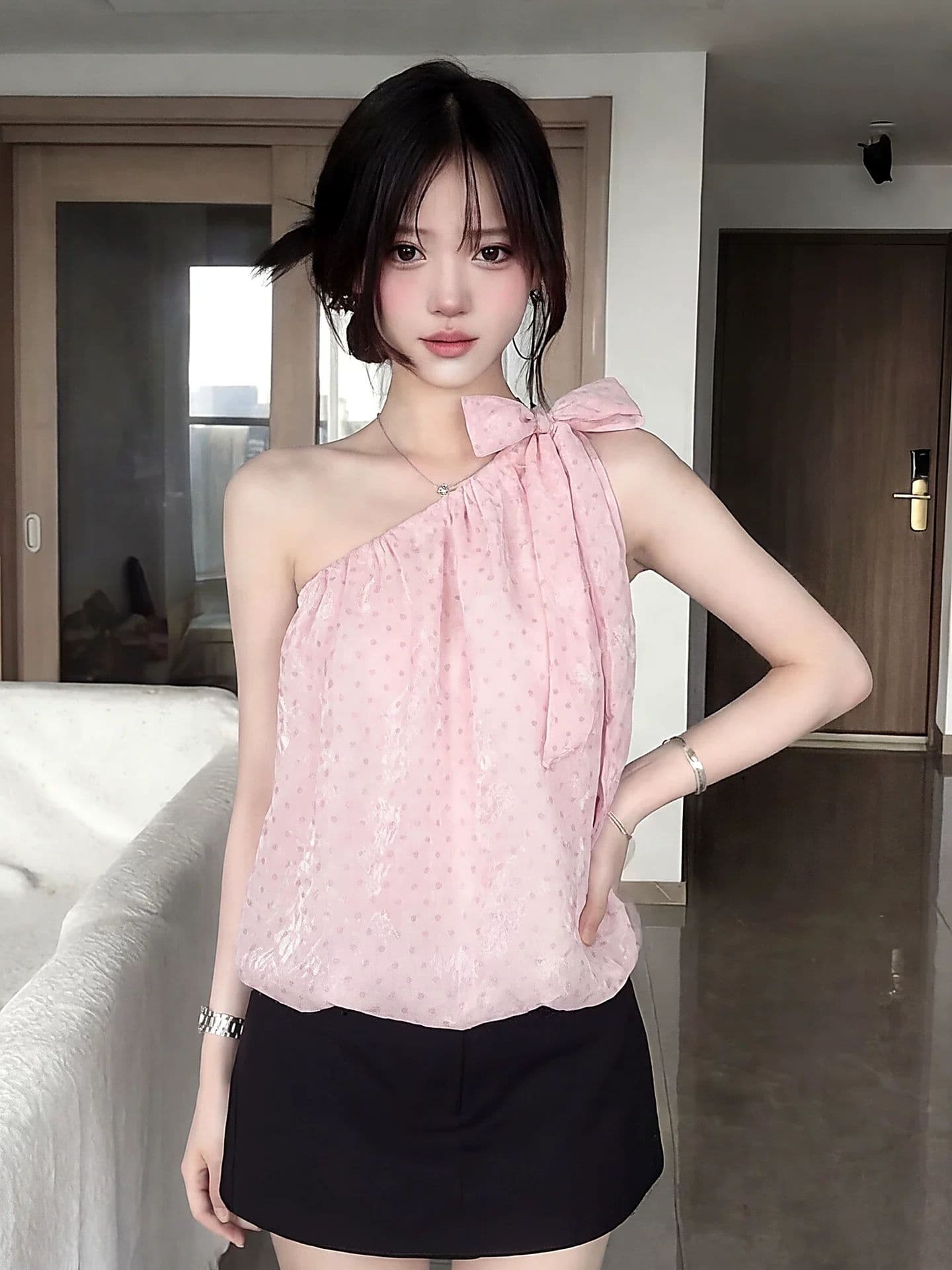 원본 자카드 핑크색 비스듬한 어깨 레이스업 캐미솔 여름 외출용 슬림해 보이는 오프숄더 민소매 꽃밭 맨위 상세 이미지 3