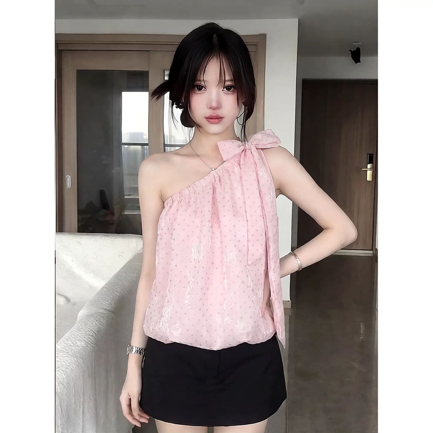 원본 자카드 핑크색 비스듬한 어깨 레이스업 캐미솔 여름 외출용 슬림해 보이는 오프숄더 민소매 꽃밭 맨위 상세 이미지 6