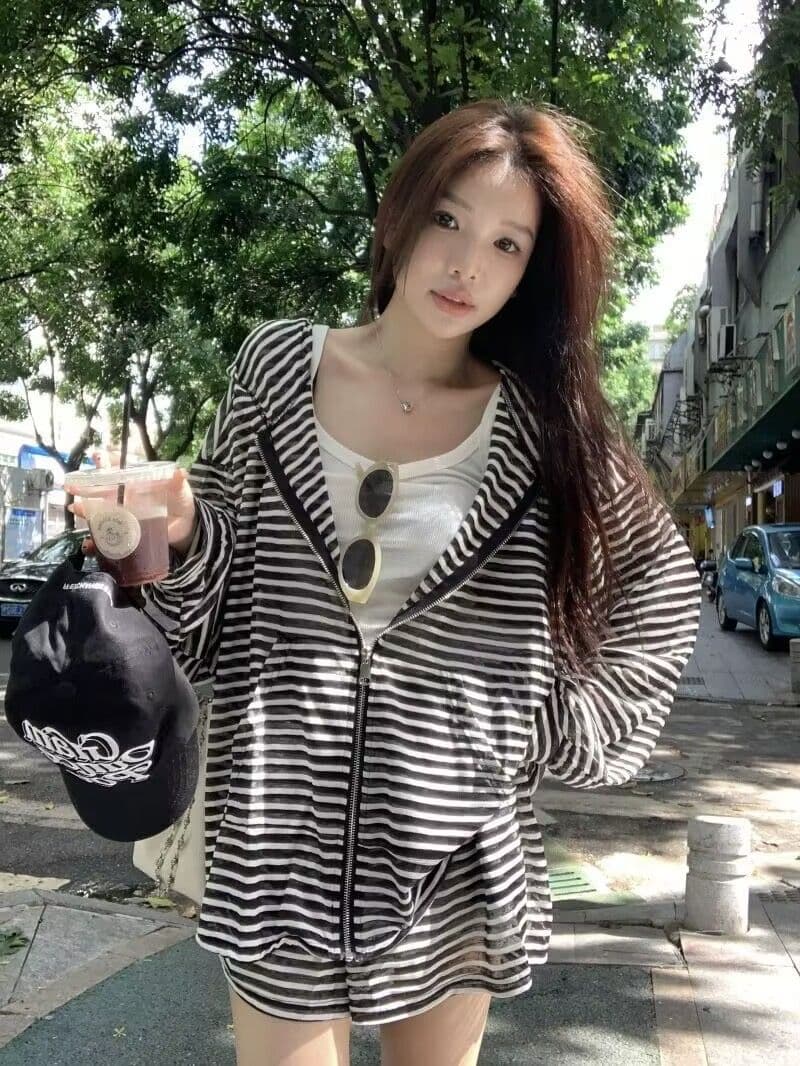 패션 캐주얼 루즈핏 스트라이프 세트 여자 학생 봄 여름 가을 캐미솔 후드 재킷 반바지 3종 세트 상세 이미지 8