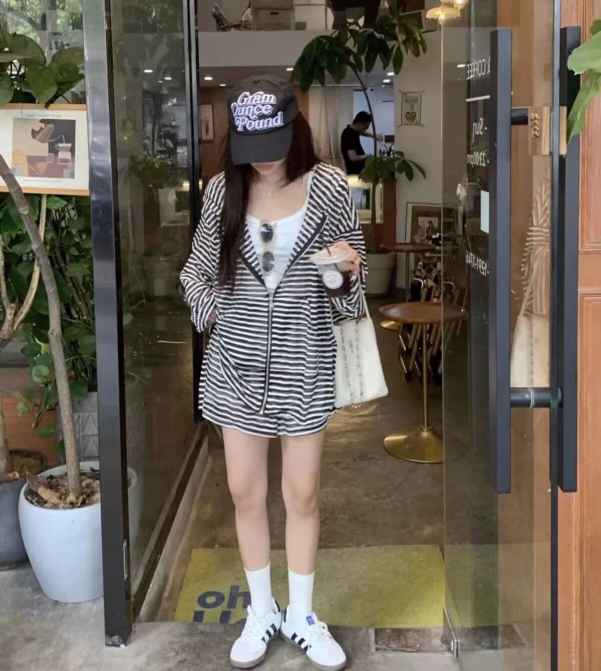 패션 캐주얼 루즈핏 스트라이프 세트 여자 학생 봄 여름 가을 캐미솔 후드 재킷 반바지 3종 세트 상세 이미지 15