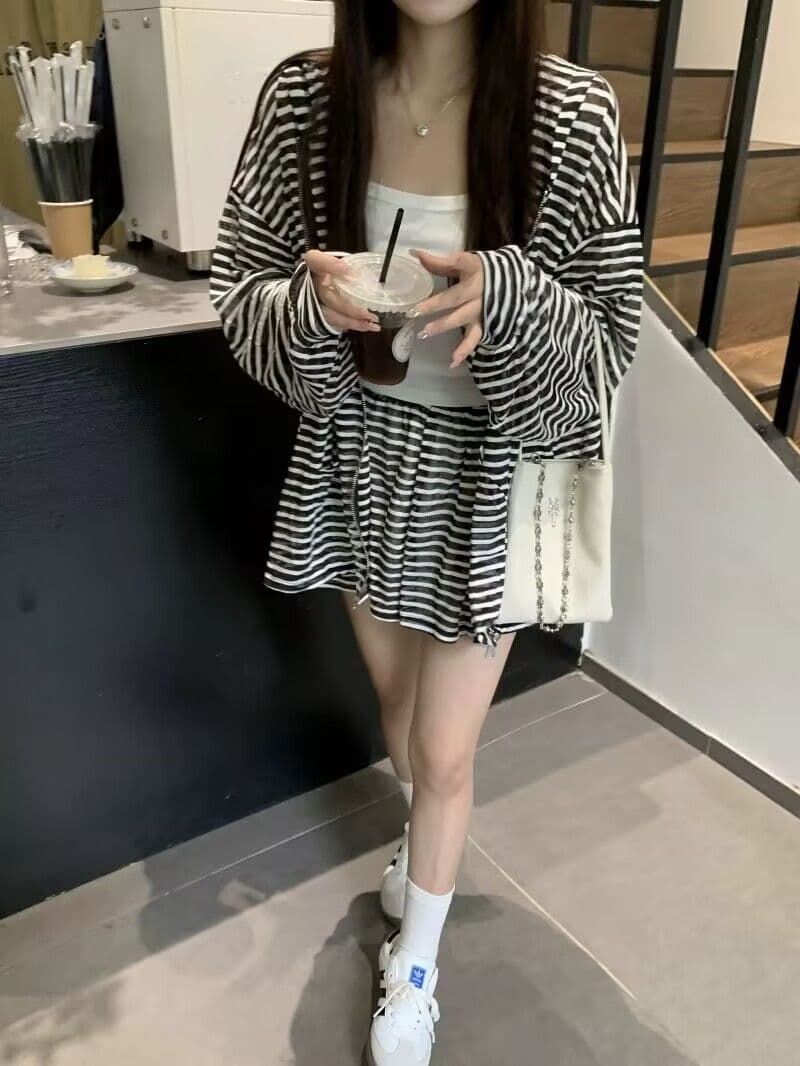 패션 캐주얼 루즈핏 스트라이프 세트 여자 학생 봄 여름 가을 캐미솔 후드 재킷 반바지 3종 세트 상세 이미지 16