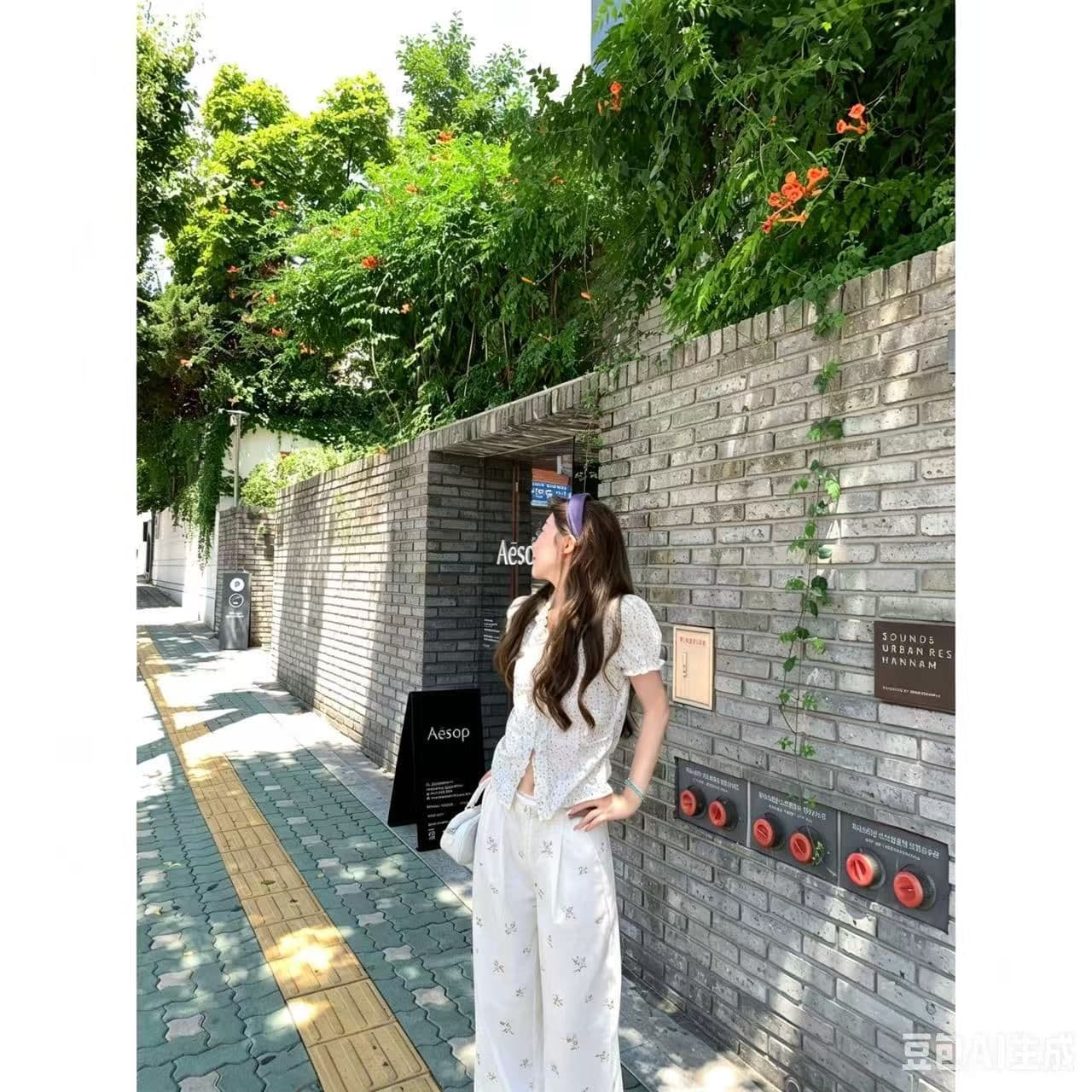 ashenonline 취리히 여름 프린트 물 용해 여성 셔츠 V넥 슬림해 보이는 쇼트 스타일 캐주얼 맨위 여름 상세 이미지 2